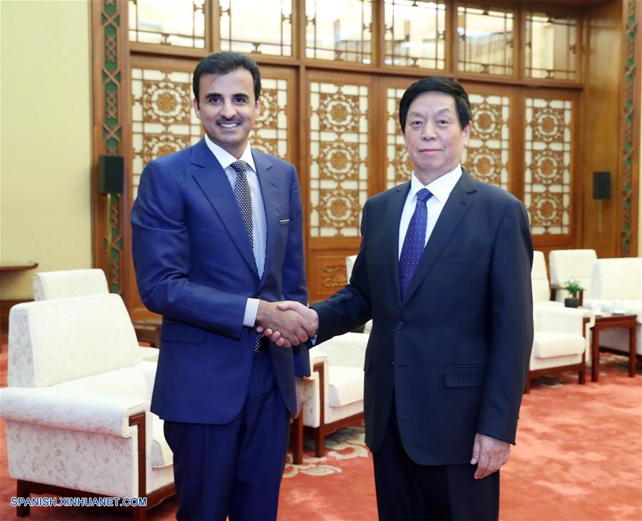 Máximo legislador de China se reúne con emir de Qatar
