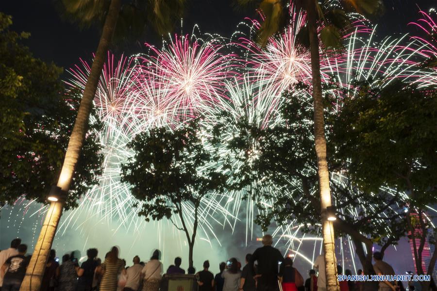 Espectáculo de fuegos artificiales en Singapur