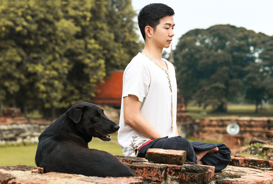 Ran Guowei, de 29 años, sorprende a muchos con sus posiciones de yoga que combinan fuerza, elegancia y flexibilidad. [Foto provista a chinadaily.com.cn]
