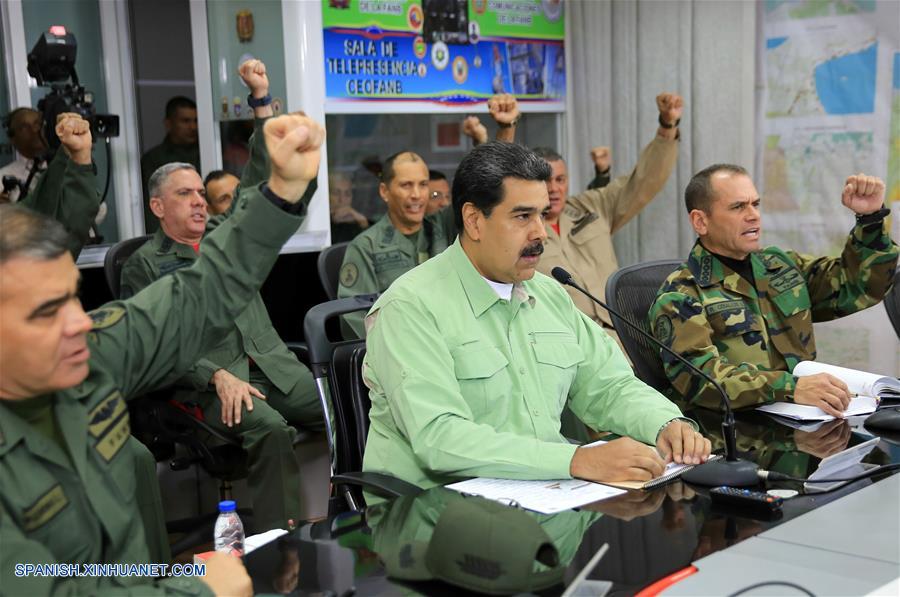 Maduro dice que evalúa cierre total de frontera con Colombia