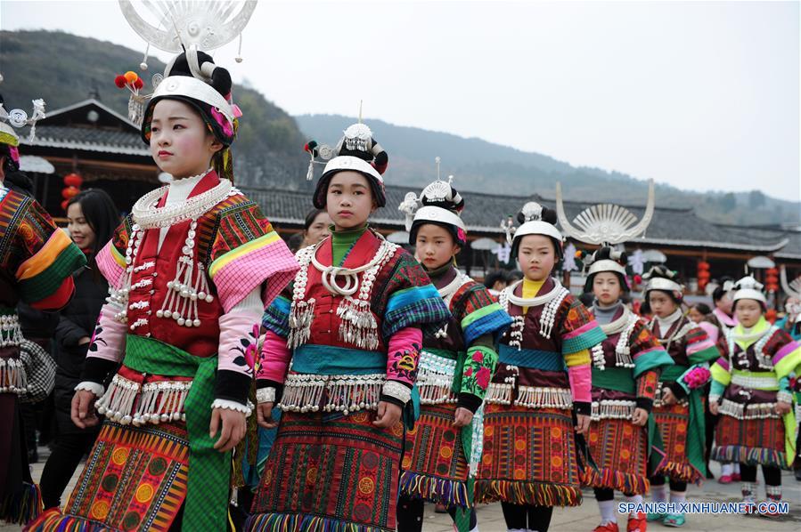 Realizan danza del lusheng en Kali, Guizhou