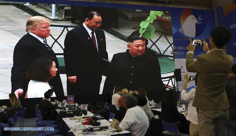 Kim y Trump comienzan conversaciones en segundo día de Cumbre de Hanoi