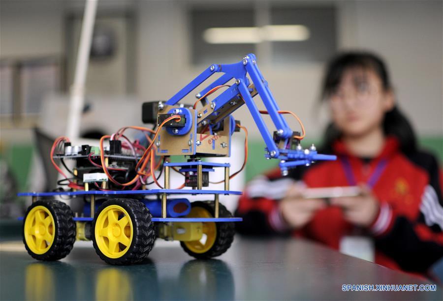 Más de 400 estudiantes participan en un concurso de robots de adolescentes llevado a cabo en Xingtai