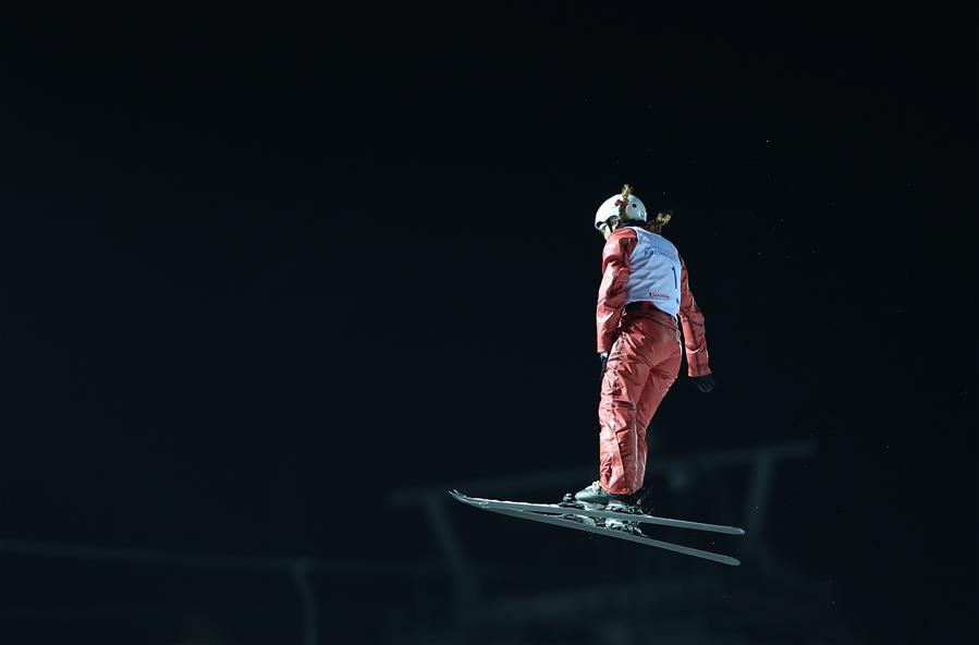 Final de esquí aéreo estilo libre femenil en Universiada de Invierno en Rusia