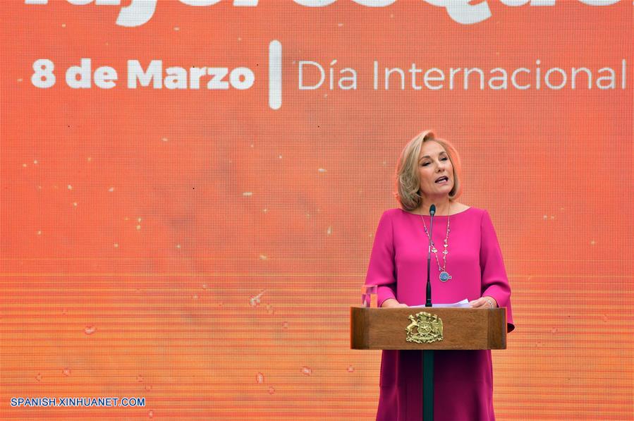 Piñera destaca a Michelle Bachelet como mujer pionera de Chile