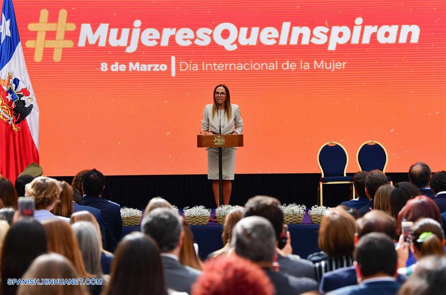 Piñera destaca a Michelle Bachelet como mujer pionera de Chile