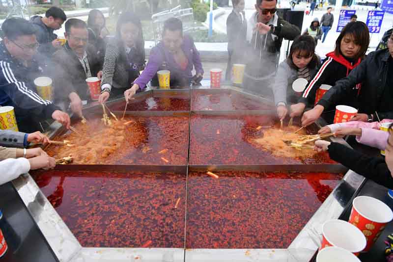 Un festival de olla mongola acontece en Kunming, provincia de Yunnan. (Foto: Ren Dong)