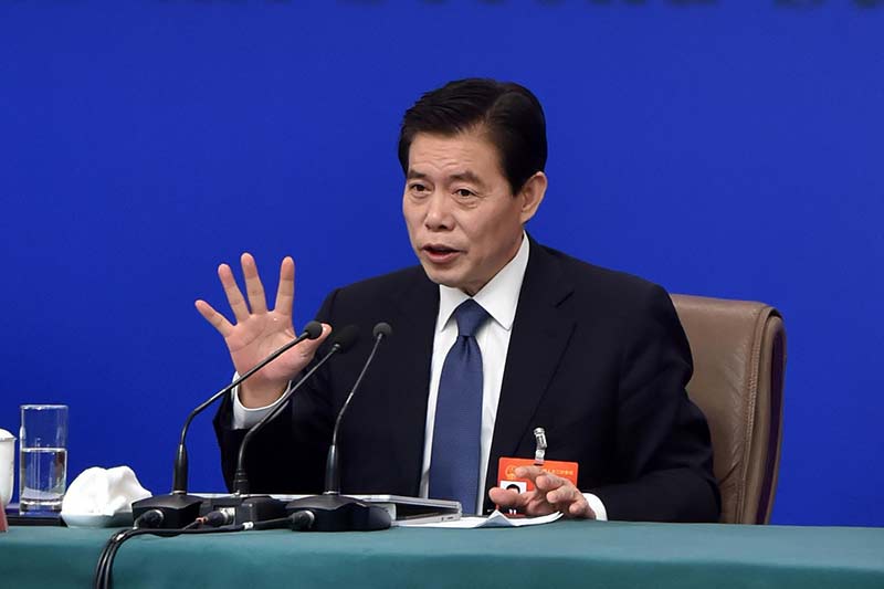 El 9 de marzo, el ministro de Comercio Zhong Shan respondió a las preguntas de los periodistas en la rueda de prensa. (Weng Qiyu / Diario del Pueblo)