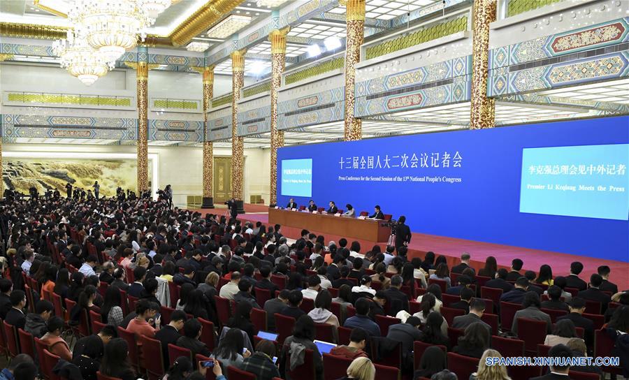(Dos sesiones) China está determinada a implementar mayores recortes de impuestos y tarifas, según primer ministro