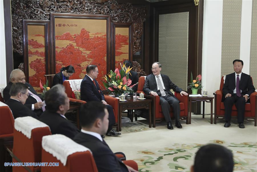 Vicepresidente chino se reúne con delegación de Gobierno filipino