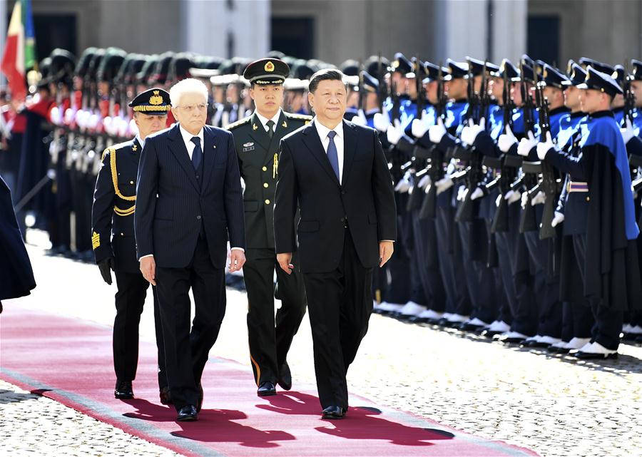 El presidente de China, Xi Jinping, asiste a una gran ceremonia de bienvenida llevada a cabo por su homólogo italiano, Sergio Mattarella, previo a sus conversaciones en Roma, Italia, el 22 de marzo de 2019. (Xinhua/Xie Huanchi)