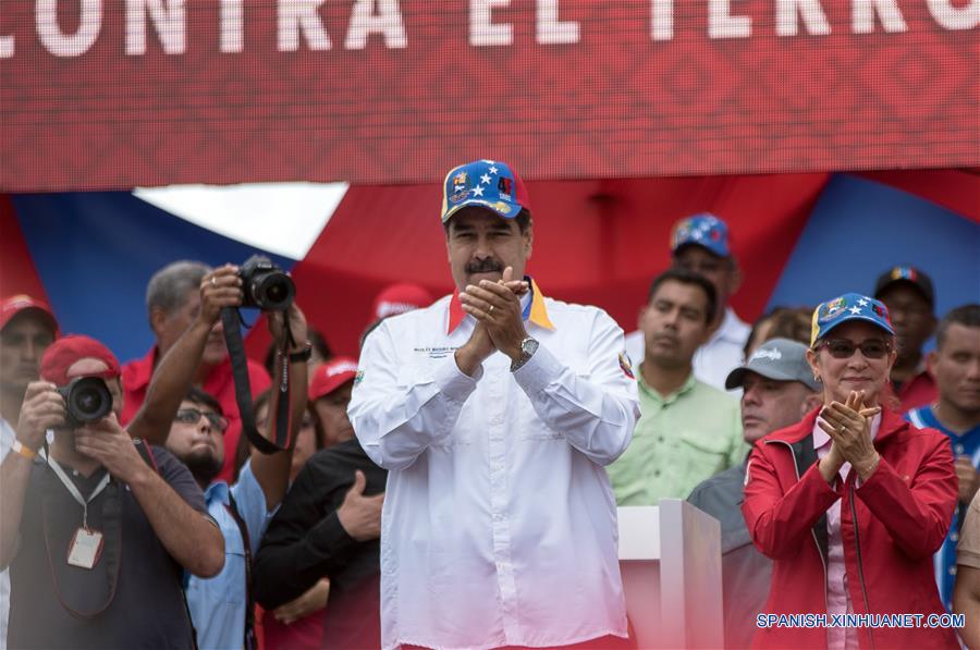 El presidente de Venezuela, Nicolás Maduro (c), reacciona durante una marcha en Caracas, Venezuela, el 23 de marzo de 2019. El presidente venezolano, Nicolás Maduro, anunció el sábado durante un acto en Caracas la captura de un "poderoso jefe paramilitar colombiano" en el estado de Carabobo (centro-norte). (Xinhua/Marcos Salgado)