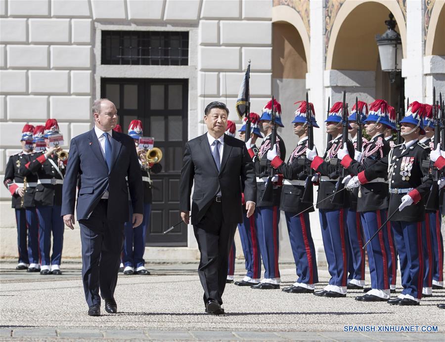 El presidente chino, Xi Jinping, asiste a una grandiosa ceremonia de bienvenida celebrada por el príncipe Alberto II, jefe de Estado del Principado de Mónaco, previo a sus conversaciones en Mónaco, el 24 de marzo de 2019. (Xinhua/Wang Ye)