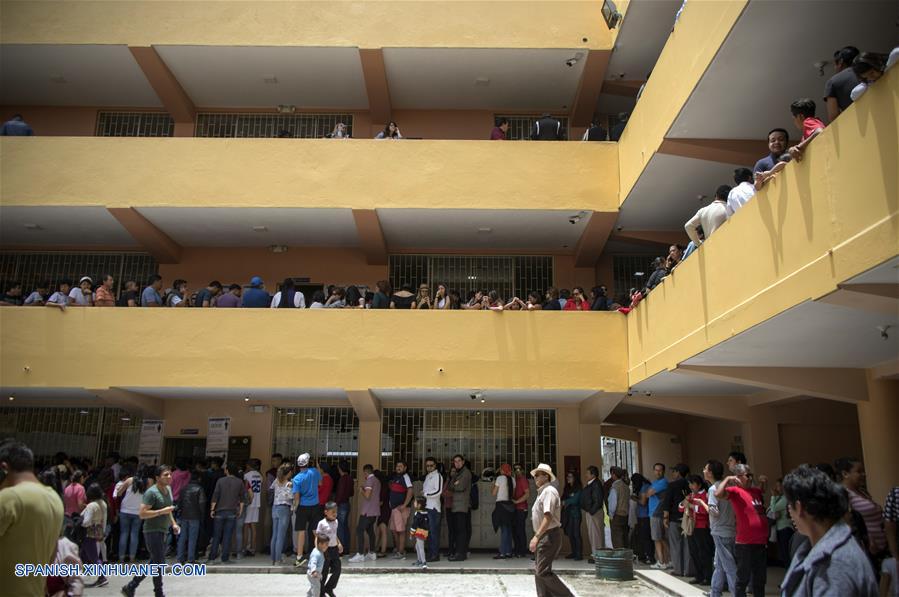 Abren colegios electorales en Ecuador para comicios seccionales