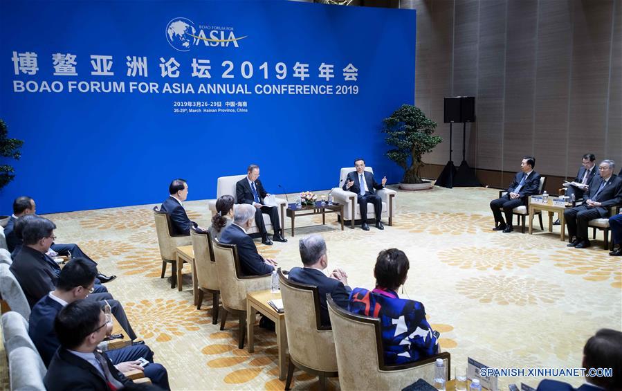Primer ministro de China se reúne con miembros de junta directiva de Foro de Boao para Asia