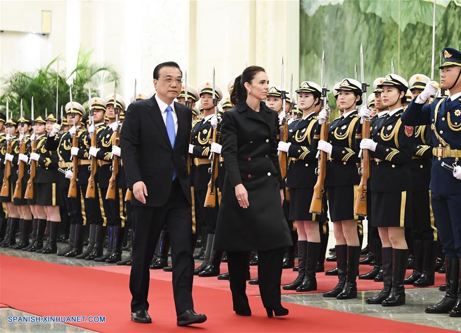Primeros ministros de China y Nueva Zelanda dialogan para impulsar cooperación