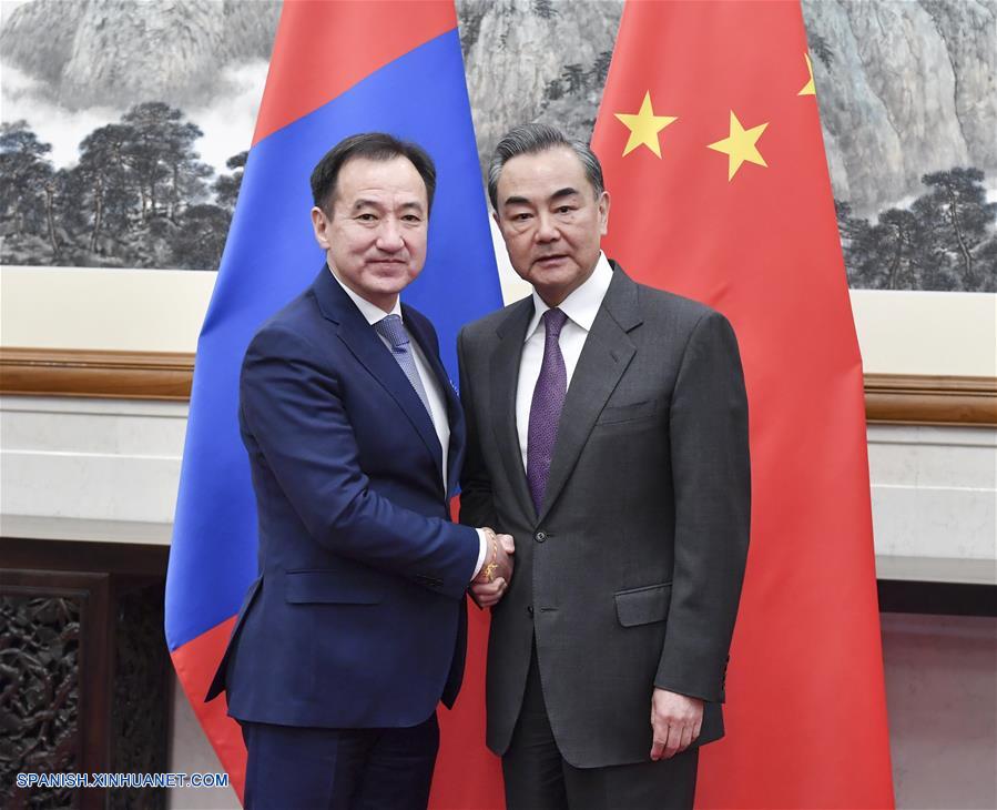 Cancilleres de China y Mongolia sostienen conversaciones