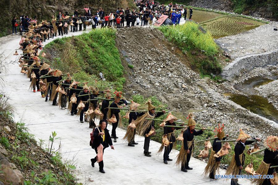 Celebración del festival "San Yue San" en Guizhou