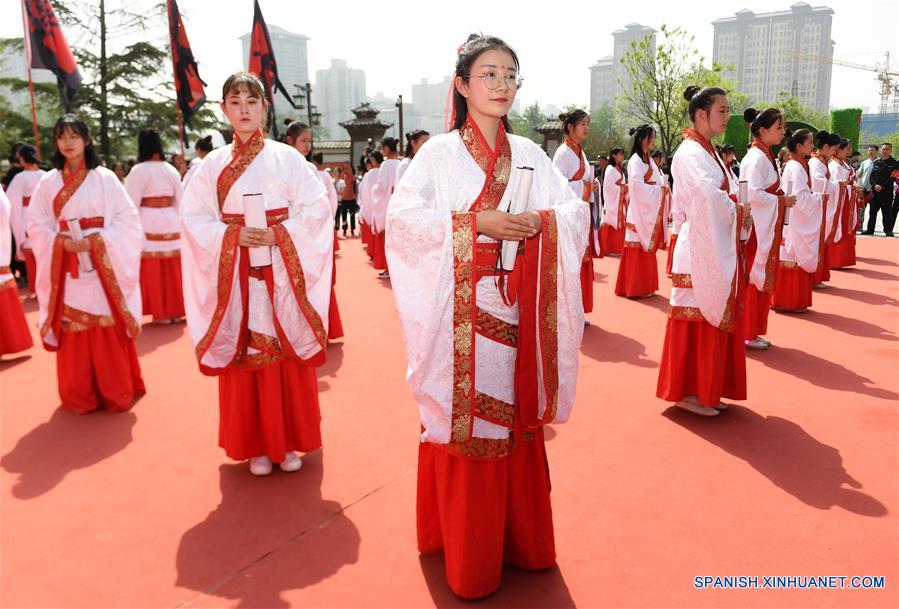 Ceremonia tradicional de la mayoría de edad en Shaanxi
