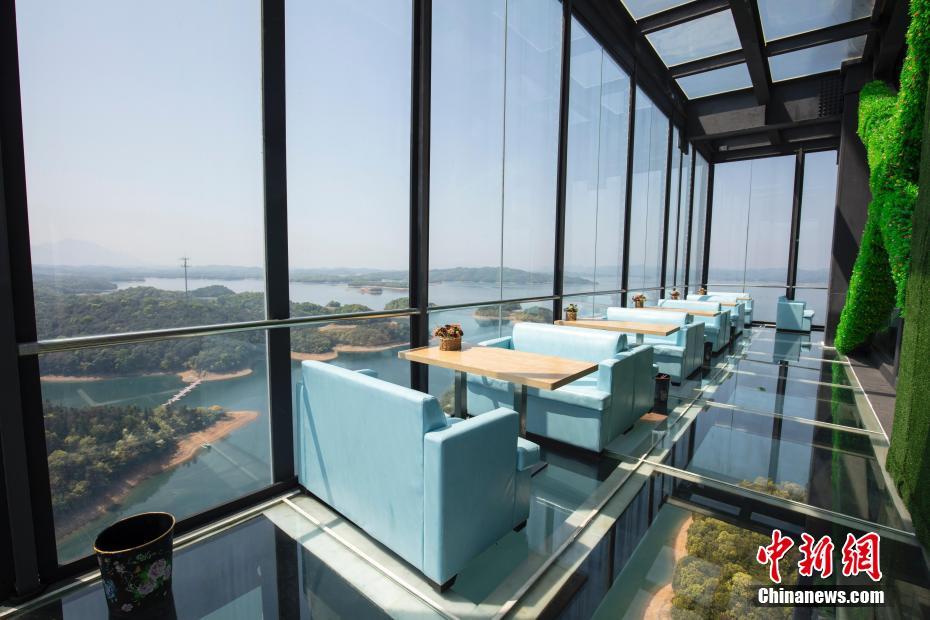 Construyen una cafetería a 99 metros de altura en Jiangxi