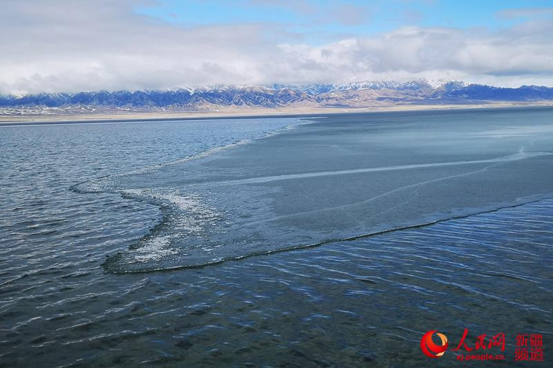 Lago Sayram: primaveral cuento de hadas en Xinjiang