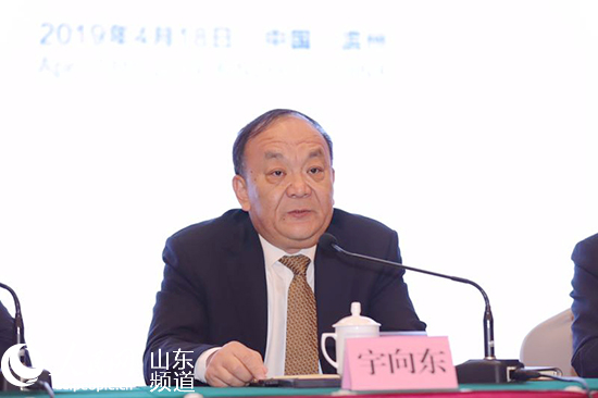 Yu Xiangdong, secretario general adjunto del Comité Municipal de Binzhou y alcalde de la ciudad, da a conocer la situación general.