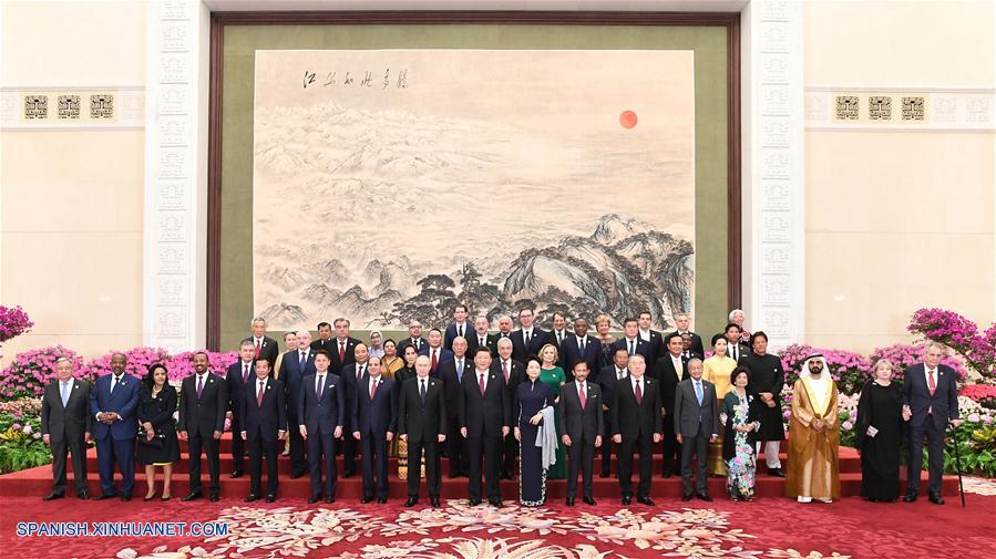 Xi ofrece banquete a huéspedes asistentes a foro de Franja y Ruta