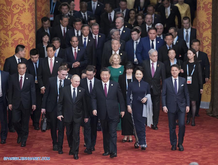 El presidente chino, Xi Jinping, su esposa Peng Liyuan e invitados al II Foro de la Franja y la Ruta para la Cooperación Internacional asisten a un banquete, en Beijing, capital de China, el 26 de abril de 2019. (Xinhua/Wang Ye)
