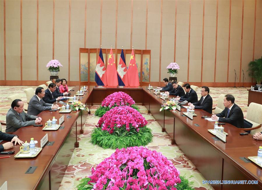Primer ministro chino se reúne con su homólogo camboyano