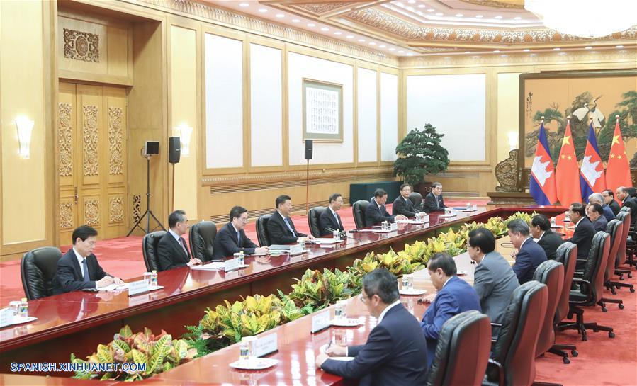Xi Jinping se reúne con primer ministro de Camboya