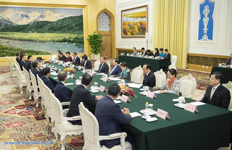 Máximo asesor político chino se reúne con delegación japonesa