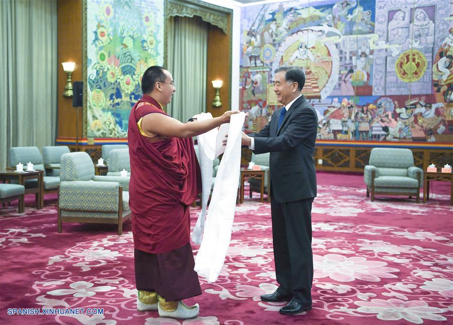 Wang Yang se reúne con Panchen Lama