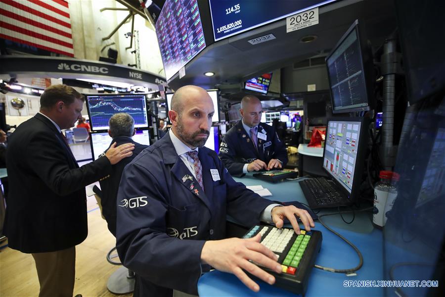Dow Jones pierde más de 700 puntos en medio de tensiones comerciales