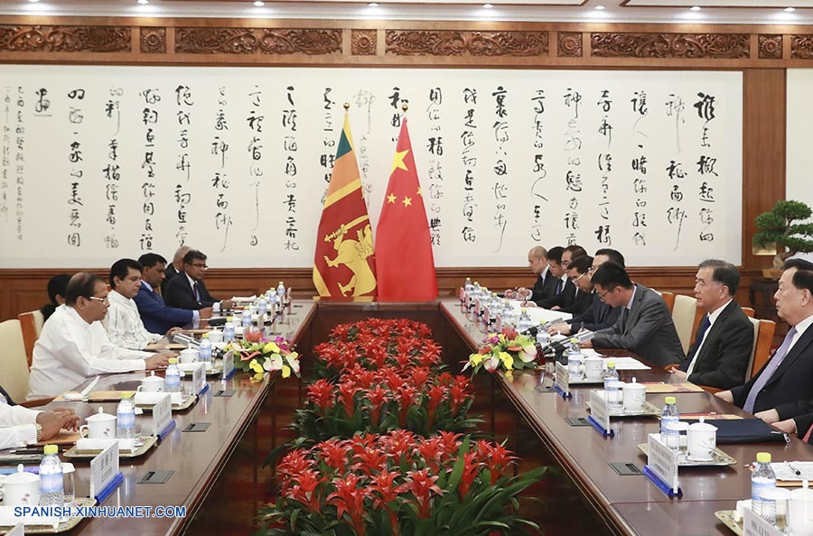 Máximo asesor político chino se reúne con presidente de Sri Lanka