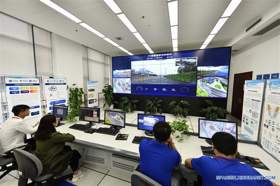 Auto operado a control remoto completa prueba en Chongqing