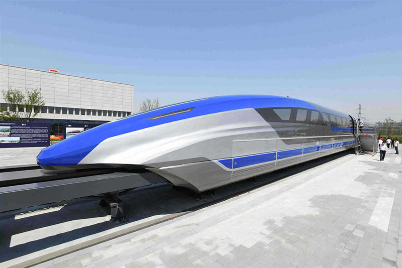 Un prototipo de tren de levitación magnética con una velocidad máxima de 600 km/h se dio a conocer en Qingdao, provincia de Shandong, este jueves. [Foto: Xinhua]