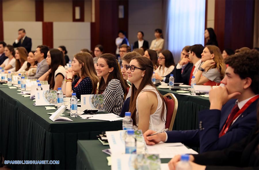 Comité de Shanghai de Conferencia Consultiva Política del Pueblo Chino abre puertas a 70 universitarios españoles