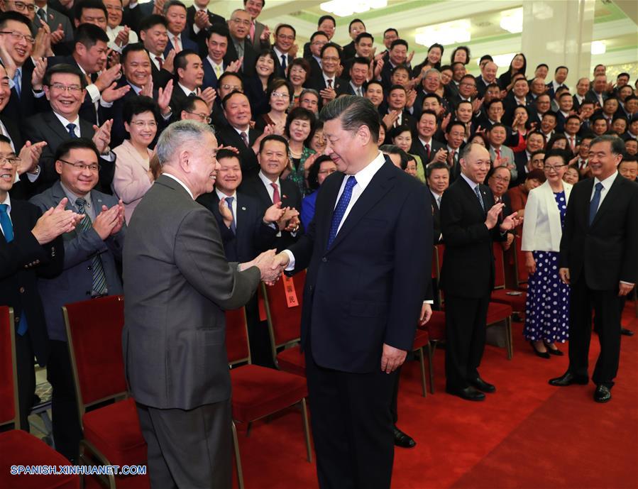 Xi se reúne con representantes de chinos de ultramar