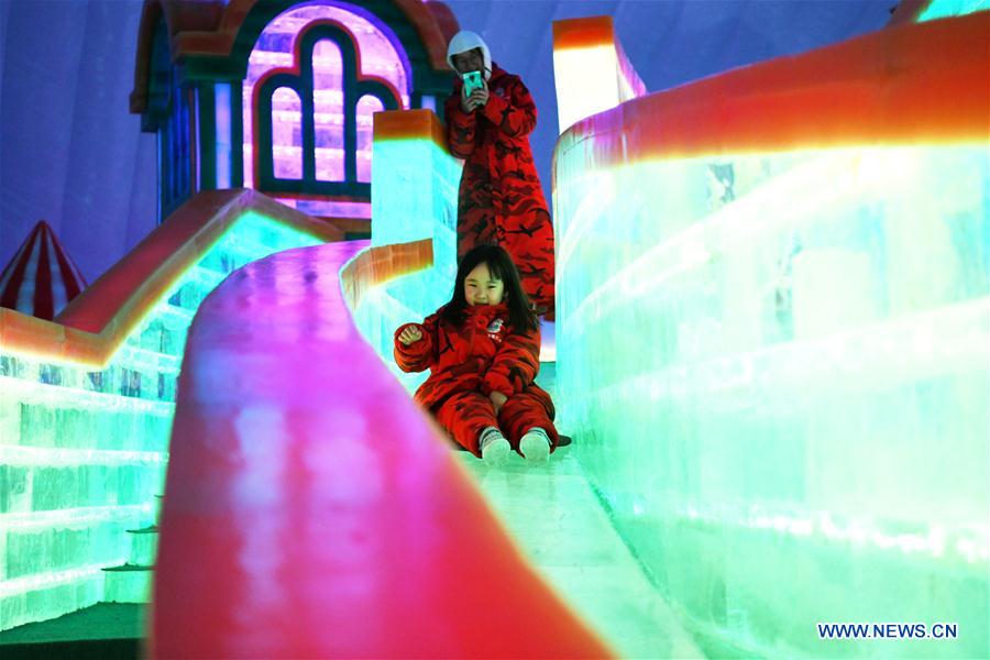 Parque Cubierto Temático de Hielo y Nieve en Harbin