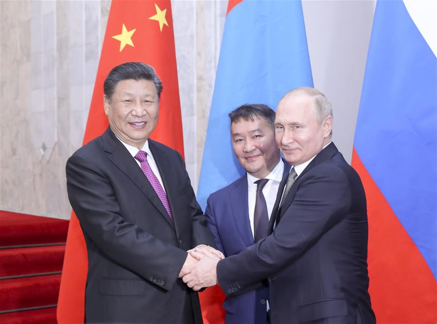 BISHKEK, 14 junio, 2019 (Xinhua) -- El presidente chino, Xi Jinping (i), el presidente ruso, Vladimir Putin (d), y el presidente mongol, Khaltmaa Battulga, asisten a una reunión trilateral, la quinta de su tipo, en Bishkek, Kirguistán, el 14 de junio de 2019. (Xinhua/Yao Dawei)