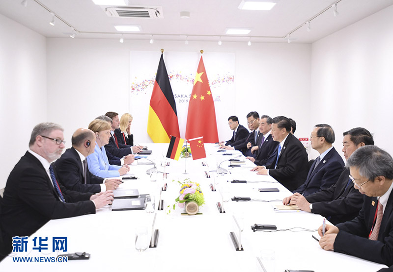 El presidente chino, Xi Jinping, se reúne con la canciller alemana, Angela Merkel, en Osaka, Japón, el 28 de junio de 2019. (Xinhua/Yan Yan)