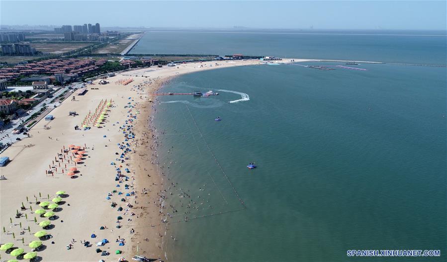 Foto de la playa artificial en la costa de Dongjiang