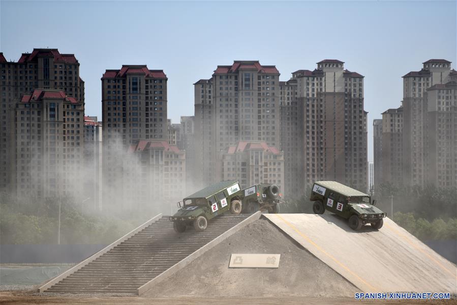 Se celebra la Exposición de Vehículos de Defensa en Tianjin