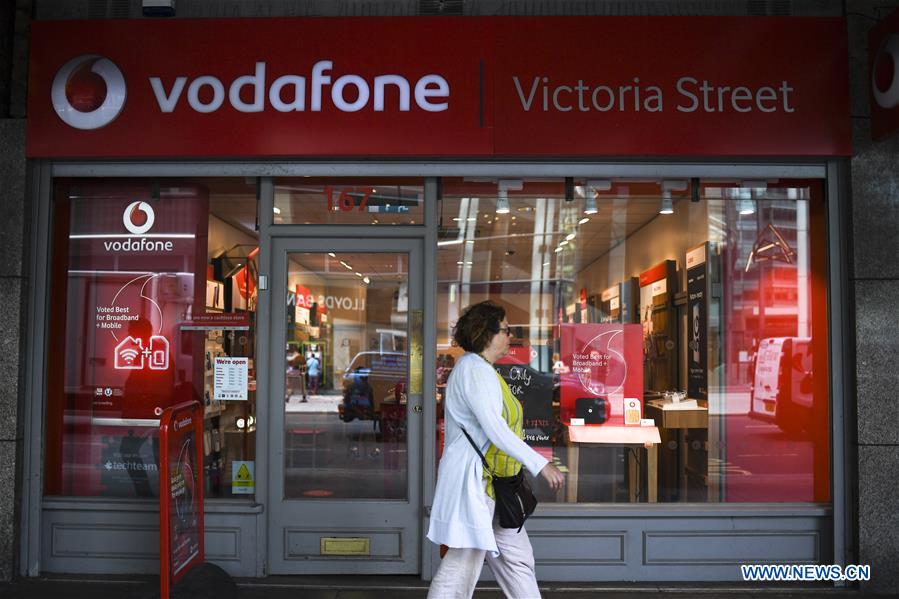 Tienda Vodafone en Londres, Gran Bretaña, 3 de julio del 2019. Vodafone UK inició este miércoles su servicio 5G, convirtiéndose en el segundo operador de telefonía móvil del Reino Unido en encender su red 5G con equipos Huawei. (Foto: Xinhua/Alberto Pezzali)