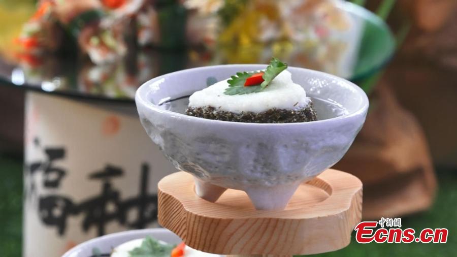 Gansu muestra platos característicos en una feria