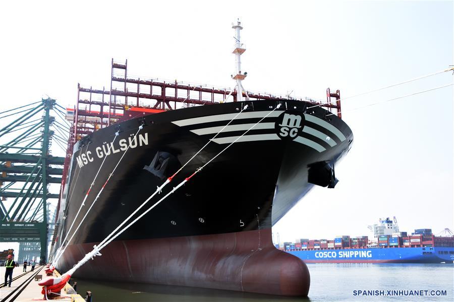 El MSC Gulsun atraca en la Terminal Internacional de Contenedores del Puerto de Tianjin, en Tianjin, en el norte de China, el 8 de julio de 2019. El MSC Gulsun, el mayor buque portacontenedores del mundo por capacidad de carga, zarpó el lunes de la ciudad portuaria de Tianjin, en el norte de China, hacia el noroeste de Europa. (Xinhua/Zhang Yuqi)