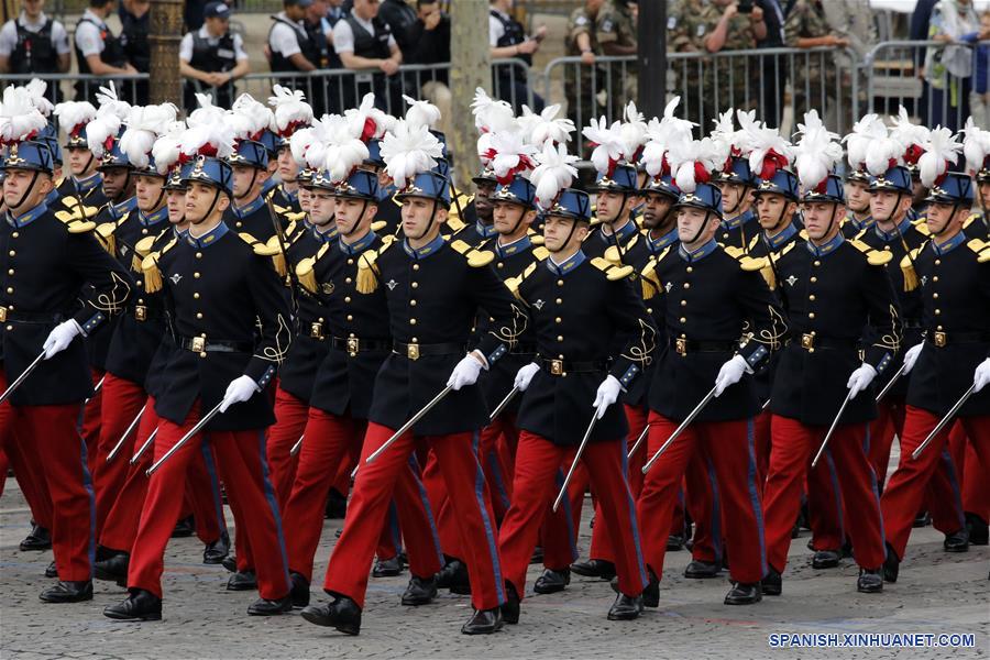 PARIS, 14 julio, 2019 (Xinhua) -- Militares participan durante el desfile militar anual del Día de la Bastilla, en París, Francia, el 14 de julio de 2019. (Xinhua/Jack Chan)