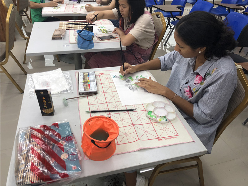 La pintura china gana discípulos en Panamá