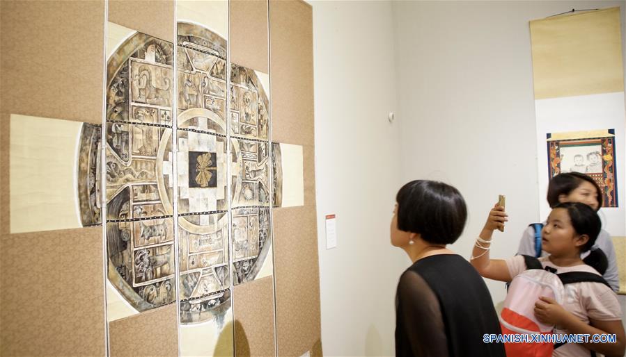 Exposición de obras de arte con características tradicionales tibetanas en Beijing