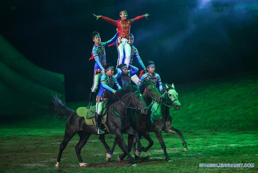 Espectáculo de danza del caballo "Eternal Horse Ode" en Mongolia Interior